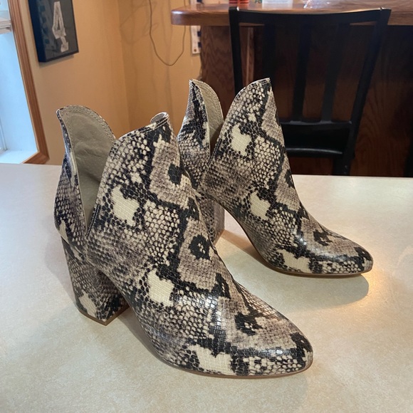 Steve Madden “Rookie” snake skin heels! - Picture 2 of 5